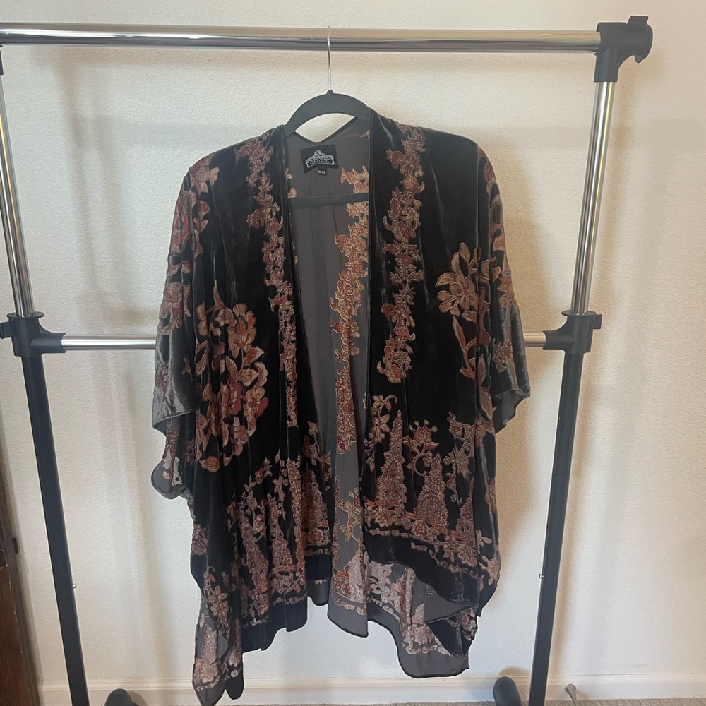 Angie Floral Patterned Garment